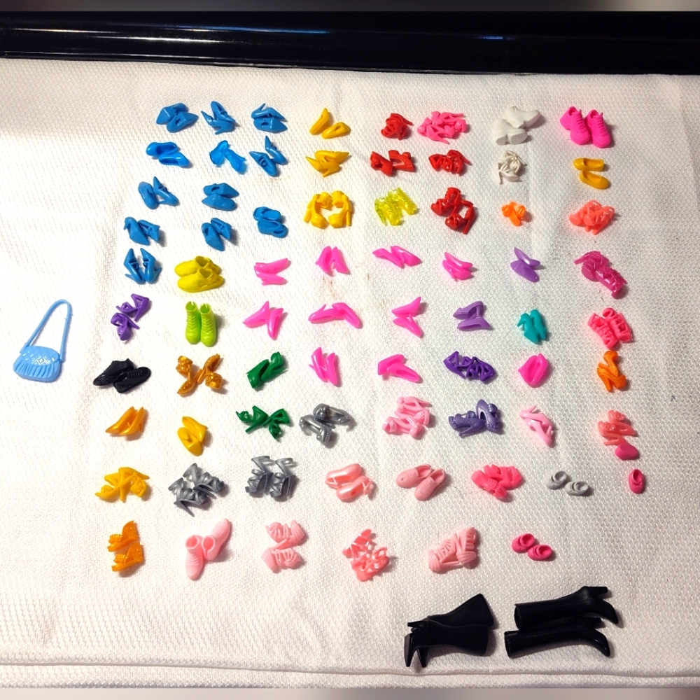 BARBIE SHOES LOT 75 Pieces